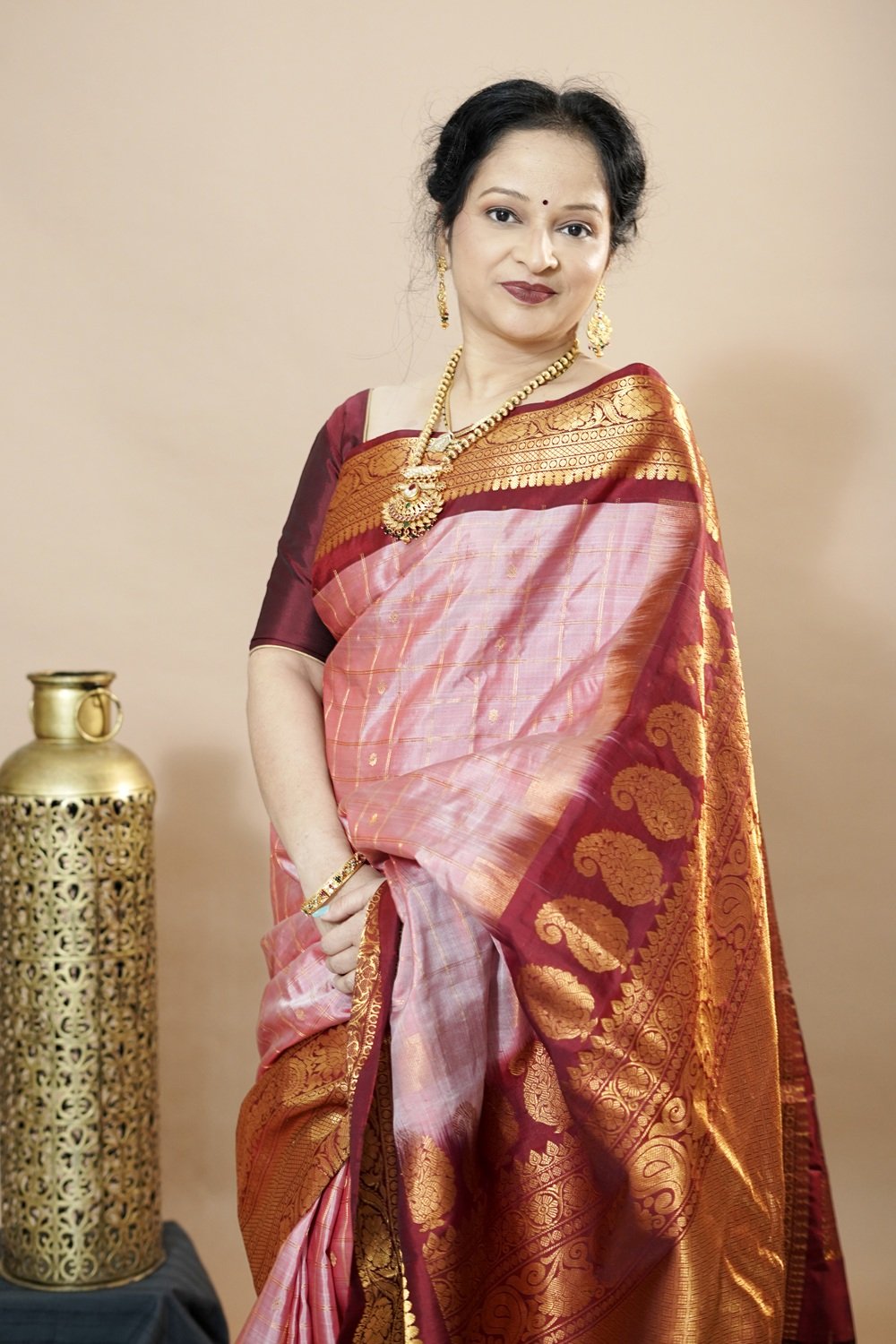 gadwal silk dark ivary with brown all over checks with butti (1825) gadwal silk dark ivary with brown all over checks with butti (1825)